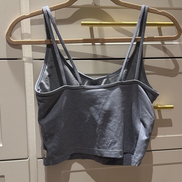 Vuori Halo Performance Crop Top - Picture 3 of 3